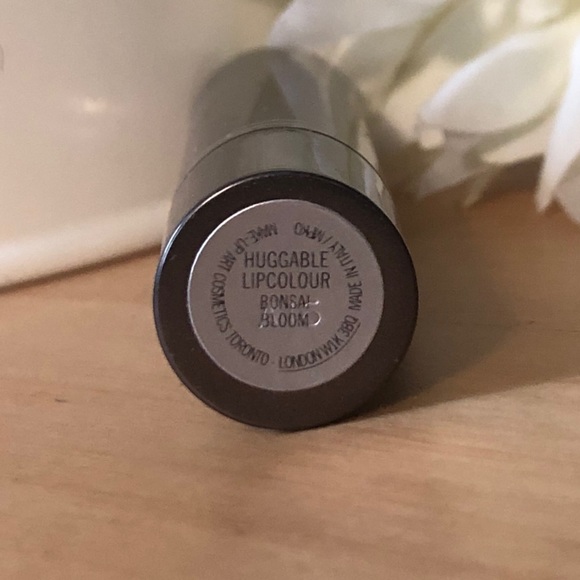 MAC Huggable Lip Colour * Bonsai Bloom - Picture 2 of 2